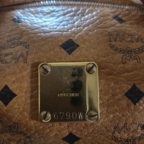 MCM DUFFLE OVERNGHT BAG/ COA. - Picture 4 of 8